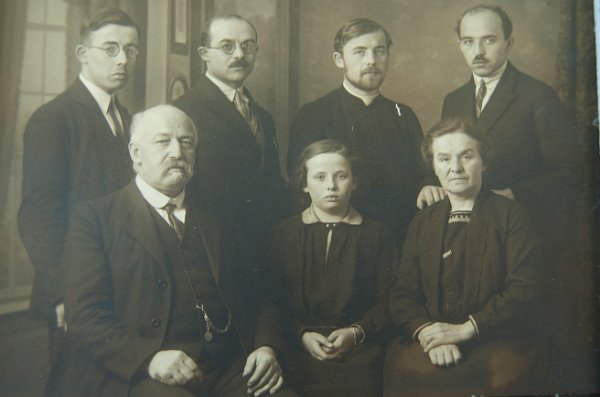 1932 - famille Gustave Dardenne et Elise Clavier.jpg